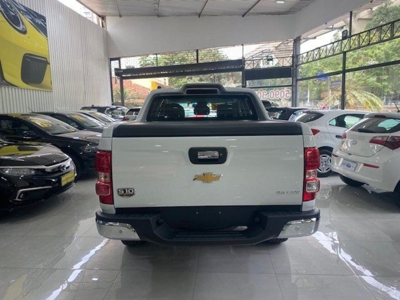 chevrolet s10 2.8 16v turbo diesel high country cd 4x4 automatico wmimagem13013156935 Com um motor 2.8 Turbo Diesel que oferece excelente desempenho, a Chevrolet S10 na versão High Country é a mais bem-equipada dentre todas as versões da picape. Além disso, está com um desconto generoso para empresas e produtores rurais