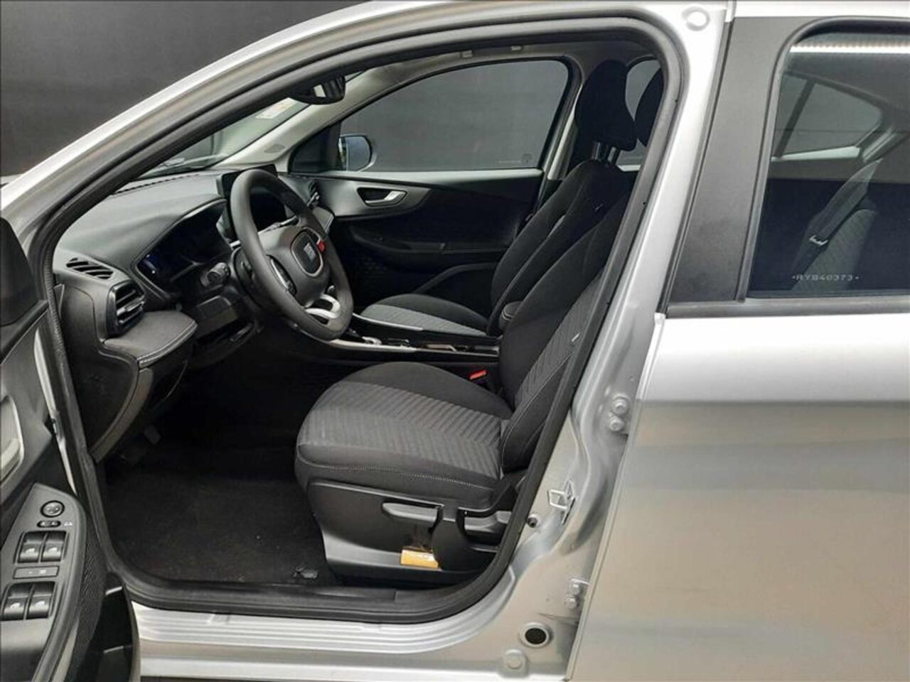 fiat fastback 1.0 turbo 200 flex audace cvt wmimagem15240167246 O SUV possui motores modernos e turbinados, além de manutenção com custos mais acessíveis em comparação à concorrência. Ele oferece bom desempenho e vem bem equipado de fábrica. Ademais, o Fiat Fastback conta com quatro versões disponíveis para vendas diretas, direcionadas a empresas, taxistas e pessoas com deficiência (PcD)