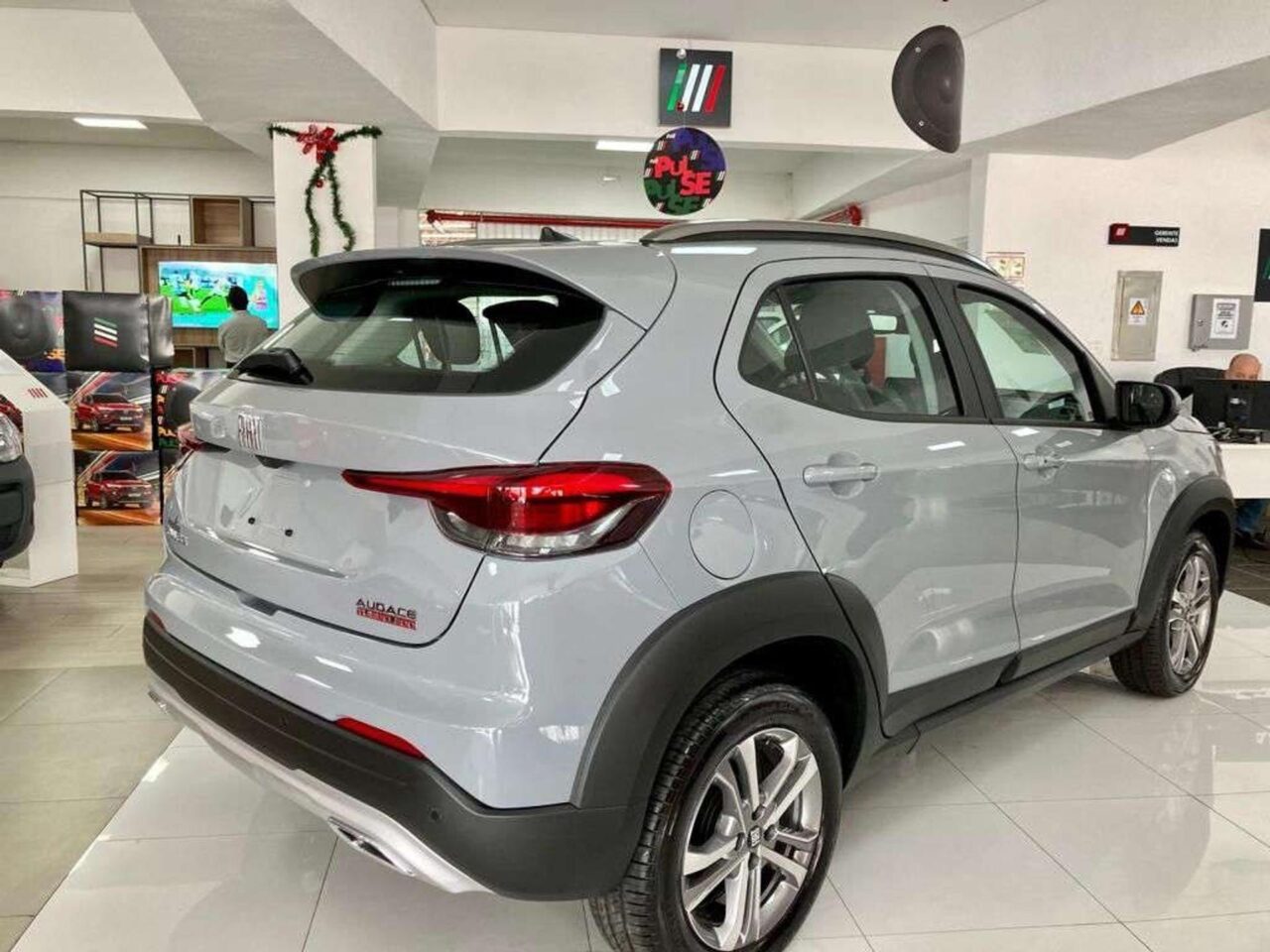 fiat pulse 1.0 turbo 200 flex audace cvt wmimagem15471913021 Com motorização turbo e excelente desempenho, o Fiat Pulse na versão Audace oferece espaço interno razoável e uma boa lista de equipamentos. No entanto, peca pela falta de 6 airbags e se posiciona abaixo das versões Impetus e Abarth