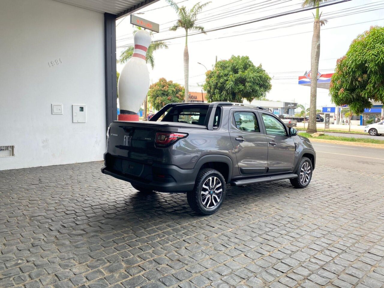 fiat strada 1.0 turbo 200 flex ranch cd cvt wmimagem10030362517 É uma combinação de design, segurança, conforto e funcionalidade, tornando-a uma excelente opção no mercado de picapes. A Fiat Strada Ranch se destaca pelo visual e detalhes em marrom por toda a cabine. Empresas e produtores rurais contam com ótimos descontos durante o mês de outubro