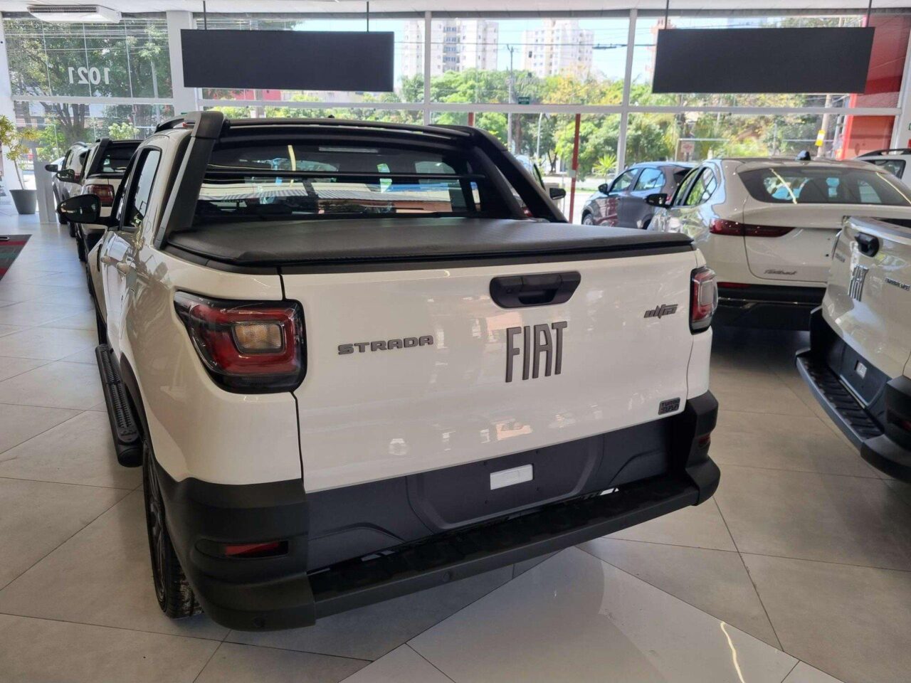 fiat strada 1.0 turbo 200 flex ultra cd cvt wmimagem12302424631 1 A configuração "Freedom" possui um dos melhores custos-benefício entre as picapes, uma vez que oferece diversos itens de série, tem baixo custo de manutenção e apresenta um preço atrativo. Torna-se, assim, uma opção vantajosa para microempreendedores e empresas