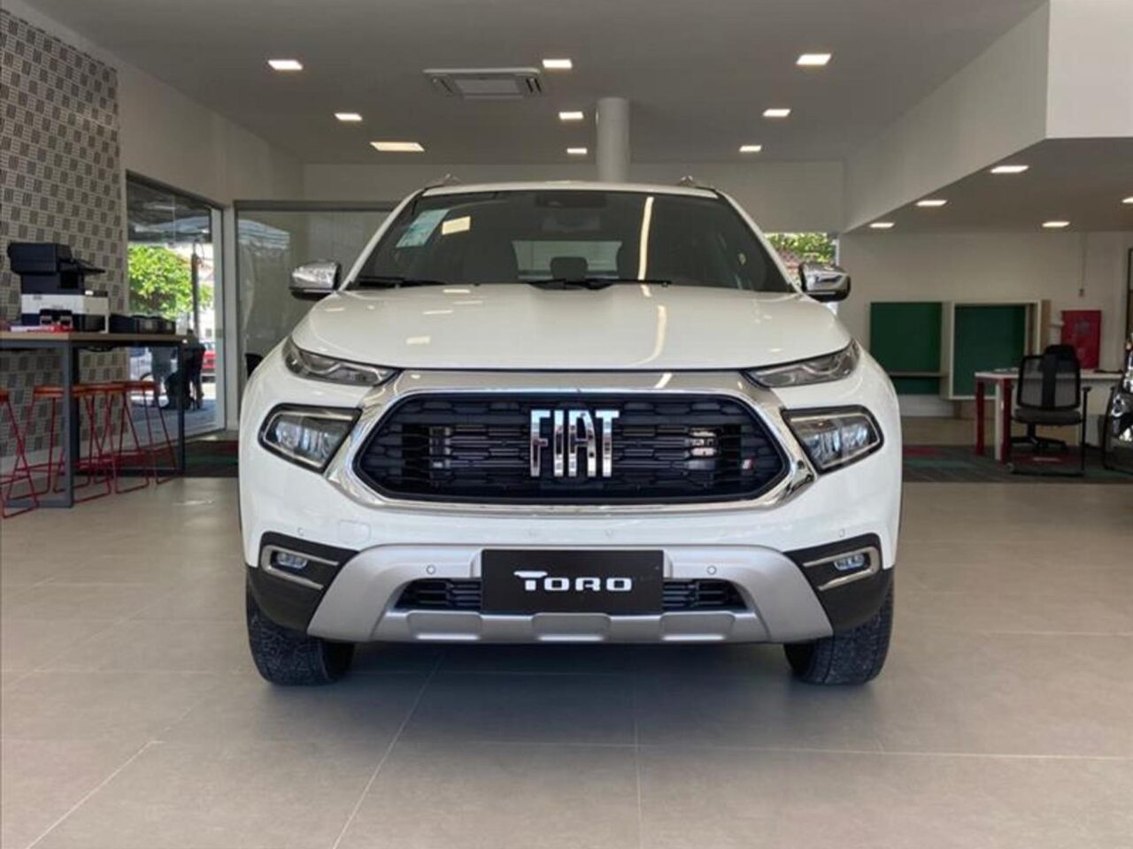 fiat toro 2.0 16v turbo diesel ranch 4wd at9 wmimagem17043558318 A picape oferece uma excelente combinação de resistência, capacidade de carga e conforto, tornando-se ideal para atender às necessidades de agricultores e empresas. Além disso, a Fiat Toro Ranch é uma versão que possui uma extensa lista de equipamentos, motor a diesel e uma boa capacidade de carga