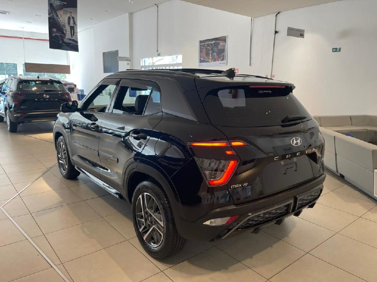 hyundai creta 1.0 tgdi flex n line automatico wmimagem12230886012 O SUV é reconhecido por seu design moderno e distinto. O Hyundai Creta, na versão N Line, apresenta um visual que se diferencia das demais versões e conta com uma extensa lista de equipamentos, além de um bom desconto para pessoas com deficiência (PcD)