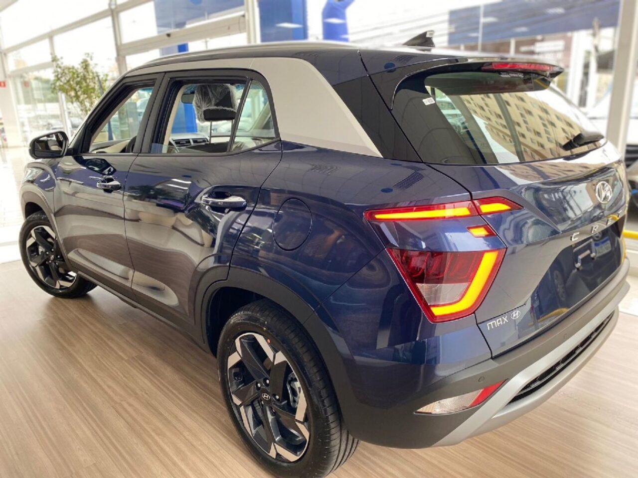 hyundai creta 2.0 flex ultimate automatico wmimagem16482015372 A versão Ultimate do Hyundai Creta é altamente equipada, abrangendo tanto tecnologia quanto segurança. Além disso, o SUV em sua configuração topo de linha apresenta excelente motorização, consumo e desempenho