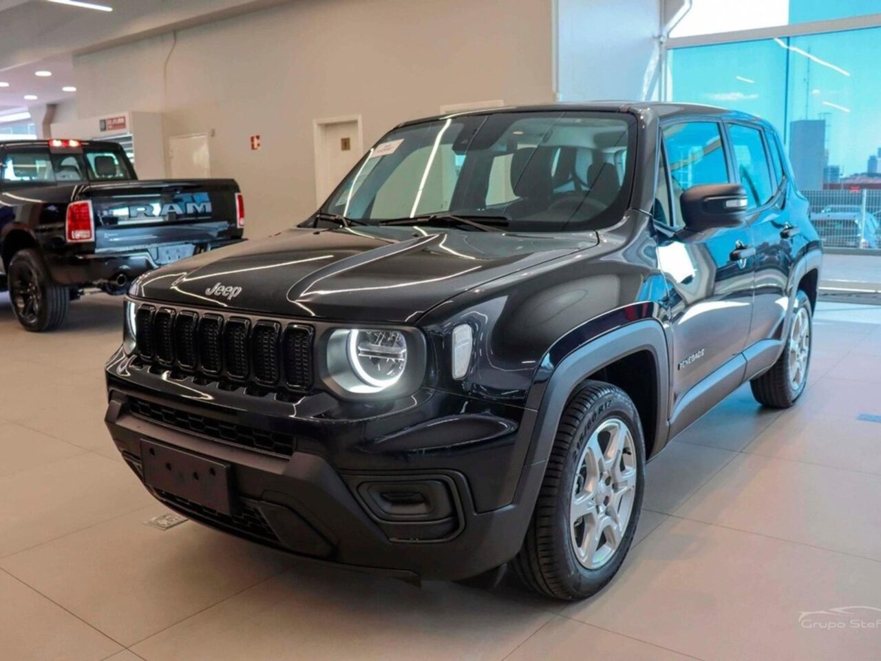 jeep renegade 1.3 t270 turbo flex at6 wmimagem1645510288 Apresentamos alguns tópicos importantes para ajudar os leitores a decidir: qual SUV escolher, o Jeep Renegade Sport ou o Chevrolet Tracker LTZ? Abaixo, listamos algumas categorias importantes para que você possa analisar e formar sua própria opinião