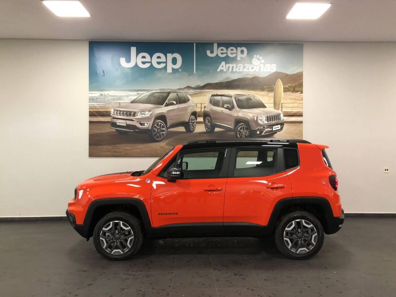 jeep renegade 1.3 t270 turbo flex trailhawk 4x4 at9 wmimagem16225437493 O SUV tem sido uma escolha popular para aqueles que buscam um veículo compacto com um toque de aventura e capacidade off-road. Além disso, o Jeep Renegade Sport está com um desconto atrativo para empresas e produtores rurais durante o mês de outubro