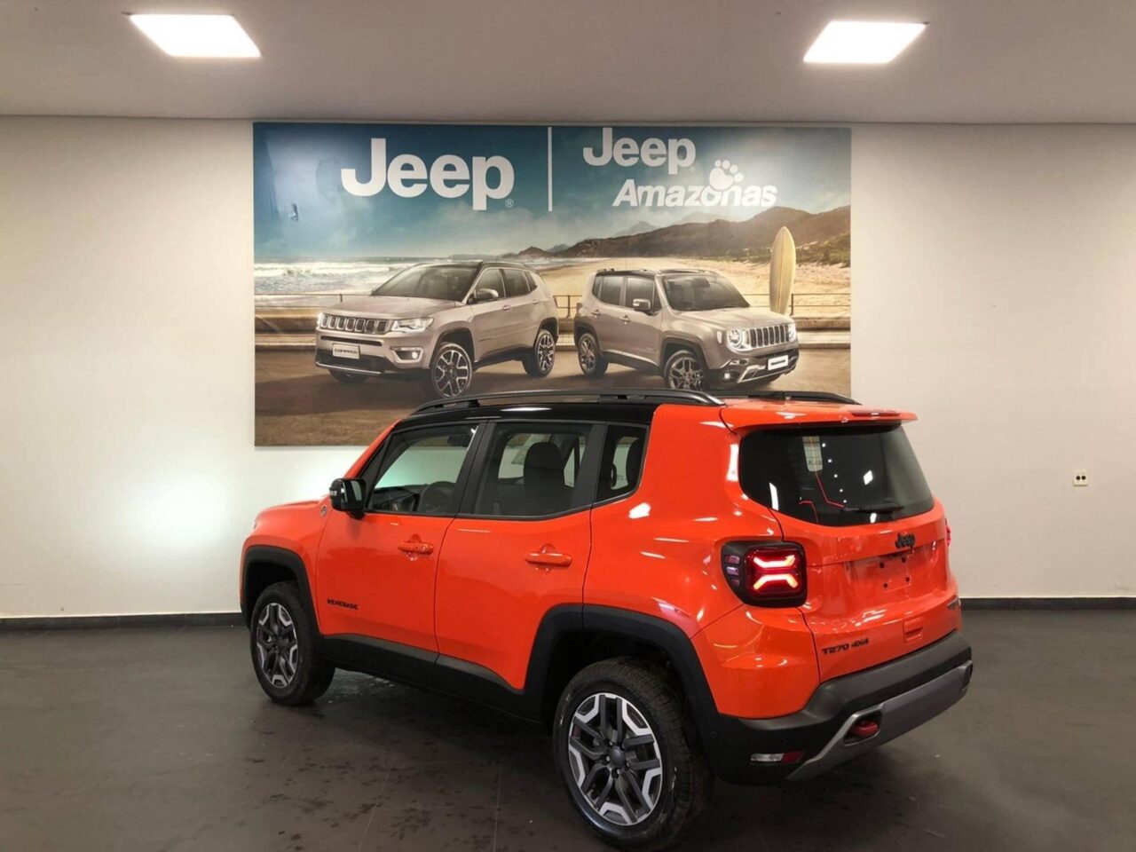 jeep renegade 1.3 t270 turbo flex trailhawk 4x4 at9 wmimagem16225470524 O SUV tem sido uma escolha popular para aqueles que buscam um veículo compacto com um toque de aventura e capacidade off-road. Além disso, o Jeep Renegade Sport está com um desconto atrativo para empresas e produtores rurais durante o mês de outubro