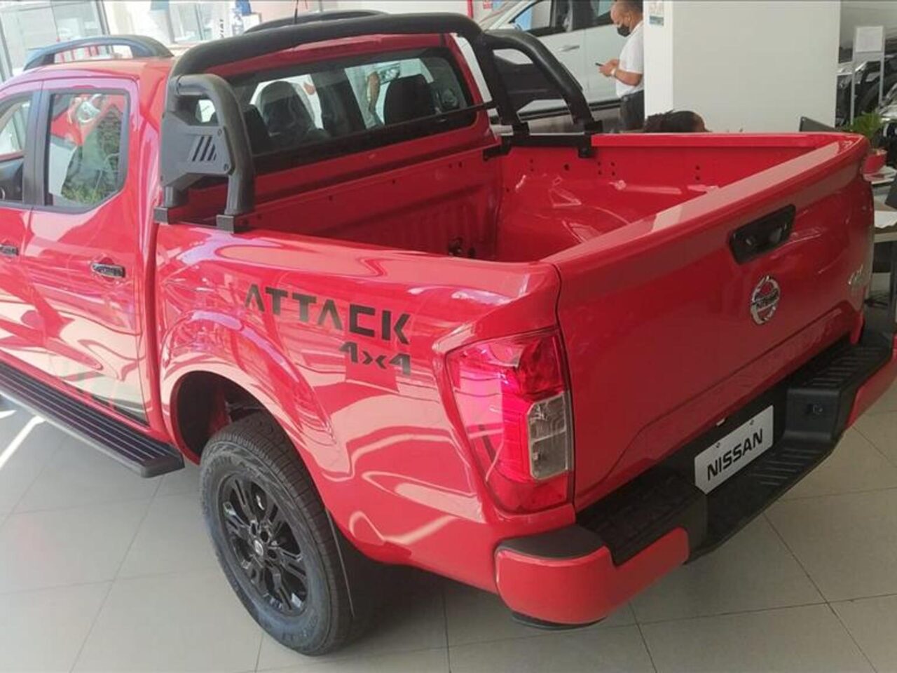 nissan frontier 2.3 16v turbo diesel attack cd 4x4 automatico wmimagem12262784365 Além de um desconto bem atraente, a versão Attack da Nissan Frontier oferece a produtores rurais e empresas uma boa capacidade de carga, motorização robusta e uma ampla lista de equipamentos