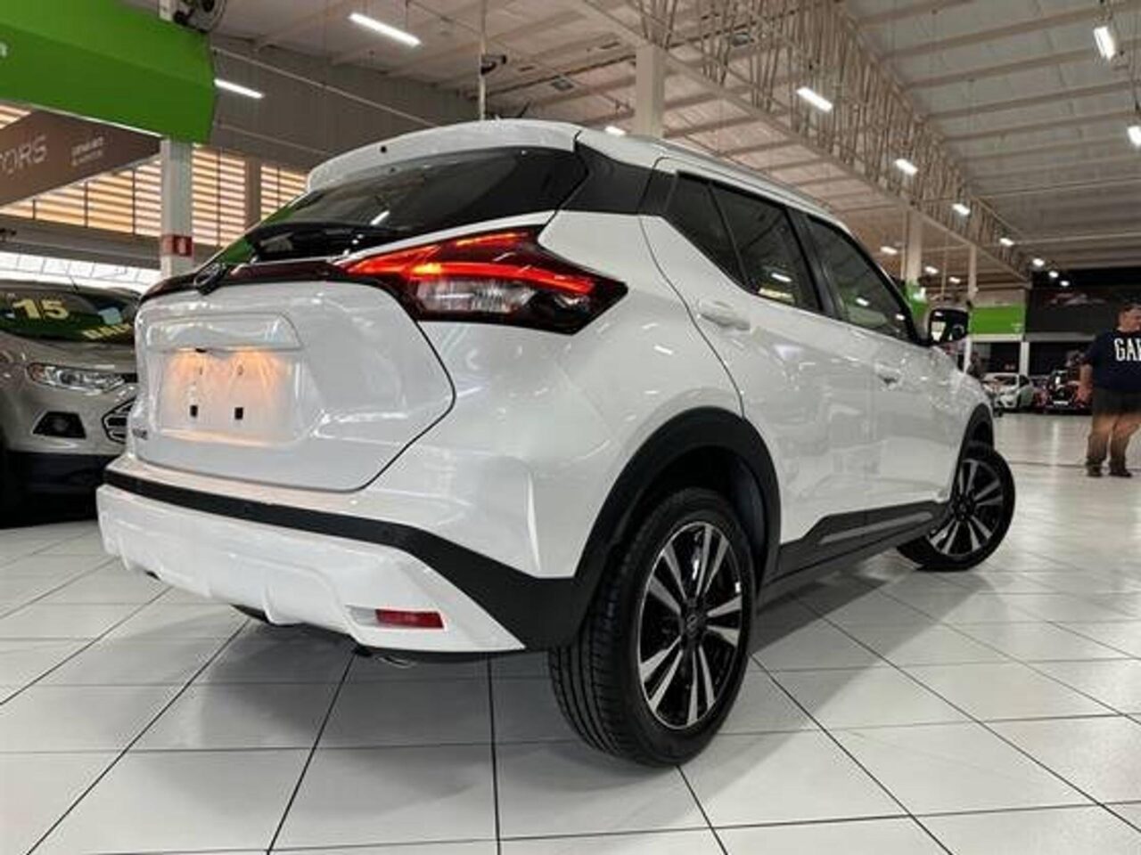 nissan kicks 1.6 16v flexstart advance xtronic wmimagem18553253234 1 Na campanha do mês de outubro, o Nissan Kicks, na versão Advance, está sendo oferecido para pessoas com deficiência (PcD) com um desconto atrativo. O SUV conta com um motor 1.6 16V Flex de quatro cilindros e ampla capacidade no porta-malas