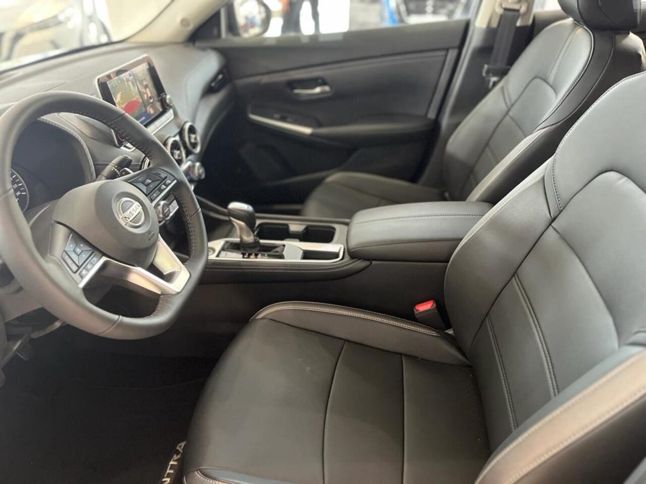 nissan sentra 2.0 16v gasolina exclusive xtronic wmimagem19325380683 O sedã oferece uma ampla gama de recursos tecnológicos, de segurança e de conforto para tornar a experiência de condução mais agradável, segura e prática. Além disso, o Nissan Sentra Advance apresenta um bom custo-benefício e amplo espaço interno