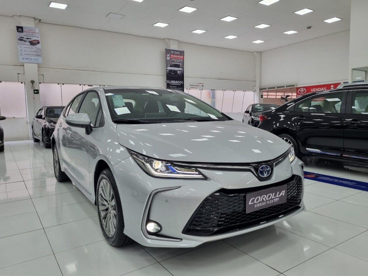 toyota corolla 1.8 vvti hybrid flex altis cvt wmimagem09523007414 1 Com motor 2.0 Dynamic Force Dual e recalibragem atualizada, o Toyota Corolla na versão 2.0 Altis Premium CVT oferece uma ampla lista de equipamentos, amplo espaço interno e um generoso desconto para PCDs