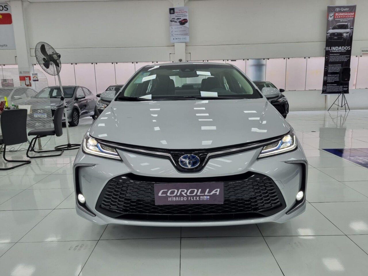 toyota corolla 1.8 vvti hybrid flex altis cvt wmimagem09523054639 Com motor 2.0 Dynamic Force Dual e recalibragem atualizada, o Toyota Corolla na versão 2.0 Altis Premium CVT oferece uma ampla lista de equipamentos, amplo espaço interno e um generoso desconto para PCDs