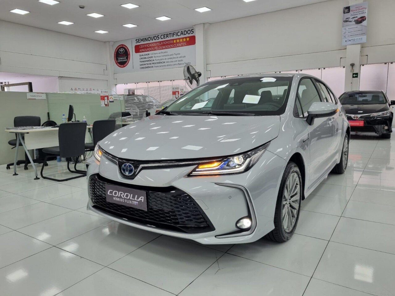 toyota corolla 1.8 vvti hybrid flex altis cvt wmimagem09523090433 Com motor 2.0 Dynamic Force Dual e recalibragem atualizada, o Toyota Corolla na versão 2.0 Altis Premium CVT oferece uma ampla lista de equipamentos, amplo espaço interno e um generoso desconto para PCDs