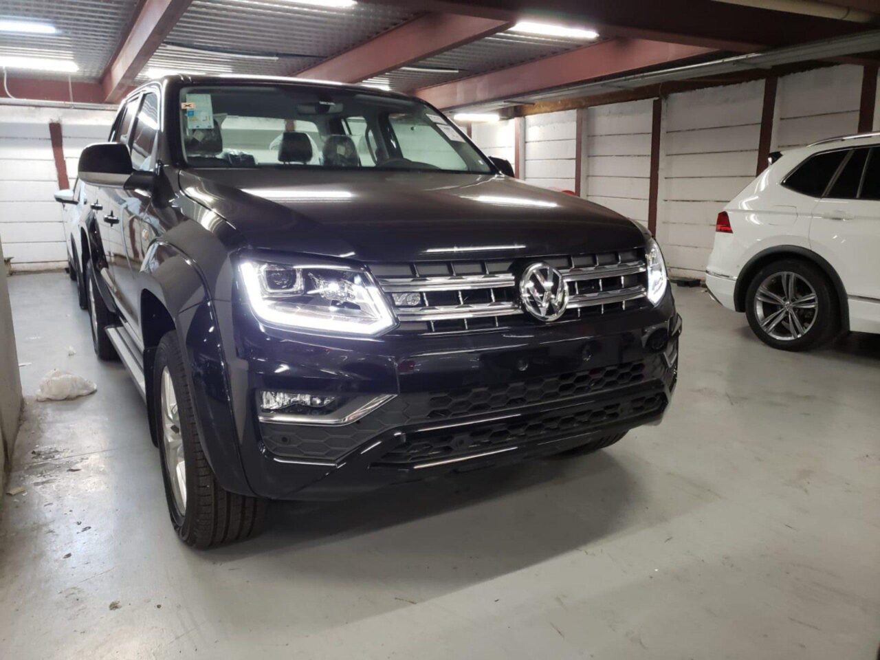 volkswagen amarok 3.0 v6 tdi diesel highline cd 4motion automatico wmimagem17273308998 1 A picape é reconhecida por sua excelente capacidade de carga e reboque, bem como por seu desempenho robusto tanto em estradas asfaltadas quanto em terrenos desafiadores. Adicionalmente, a Volkswagen Amarok Comfortline está com um desconto significativo de R$ 68.639 para empresas e produtores rurais