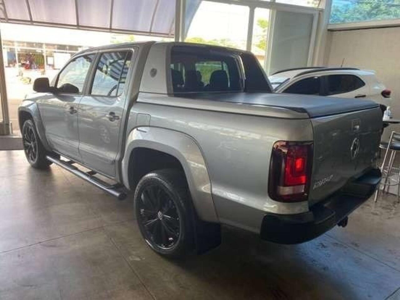 volkswagen amarok 3.0 v6 tdi diesel highline extreme cd 4motion automatico wmimagem16540534623 Durante o mês de outubro, empresas e produtores rurais poderão adquirir a Amarok na versão Extreme com descontos especiais. A picape tem bom desempenho e resistência, sendo ideal para atividades off-road