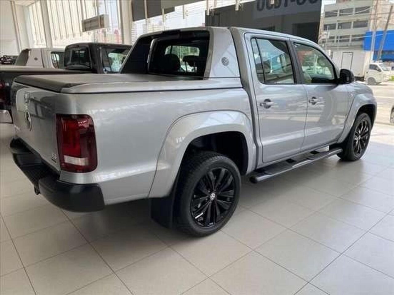 volkswagen amarok 3.0 v6 tdi diesel highline extreme cd 4motion automatico wmimagem16540559735 Durante o mês de outubro, empresas e produtores rurais poderão adquirir a Amarok na versão Extreme com descontos especiais. A picape tem bom desempenho e resistência, sendo ideal para atividades off-road