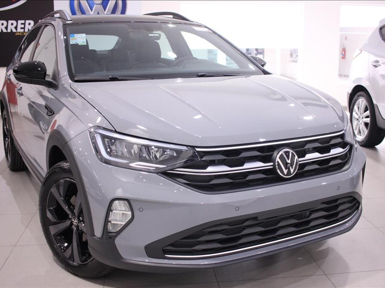 volkswagen nivus 1.0 200 tsi total flex highline automatico wmimagem11395213829 A marca alemã aumentou os descontos no Volkswagen Nivus durante a campanha de outubro, destinada a vendas diretas para pessoas com deficiência (PcD). O SUV possui um bom motor, eficiência no consumo de combustível e amplo espaço interno