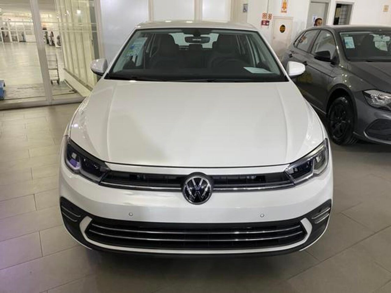 volkswagen polo 1.0 170 tsi highline automatico wmimagem16203596526 1 O hatch vem com uma série de equipamentos de alta tecnologia, projetados para oferecer aos usuários uma experiência excepcional ao dirigir. Além disso, o Volkswagen Polo Highline aumentou os descontos para pessoas com deficiência (PcD) durante o mês de outubro