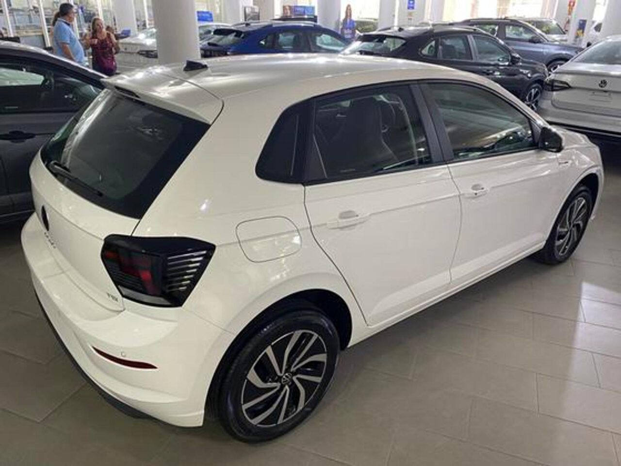 volkswagen polo 1.0 170 tsi highline automatico wmimagem1620502002 O hatch vem com uma série de equipamentos de alta tecnologia, projetados para oferecer aos usuários uma experiência excepcional ao dirigir. Além disso, o Volkswagen Polo Highline aumentou os descontos para pessoas com deficiência (PcD) durante o mês de outubro