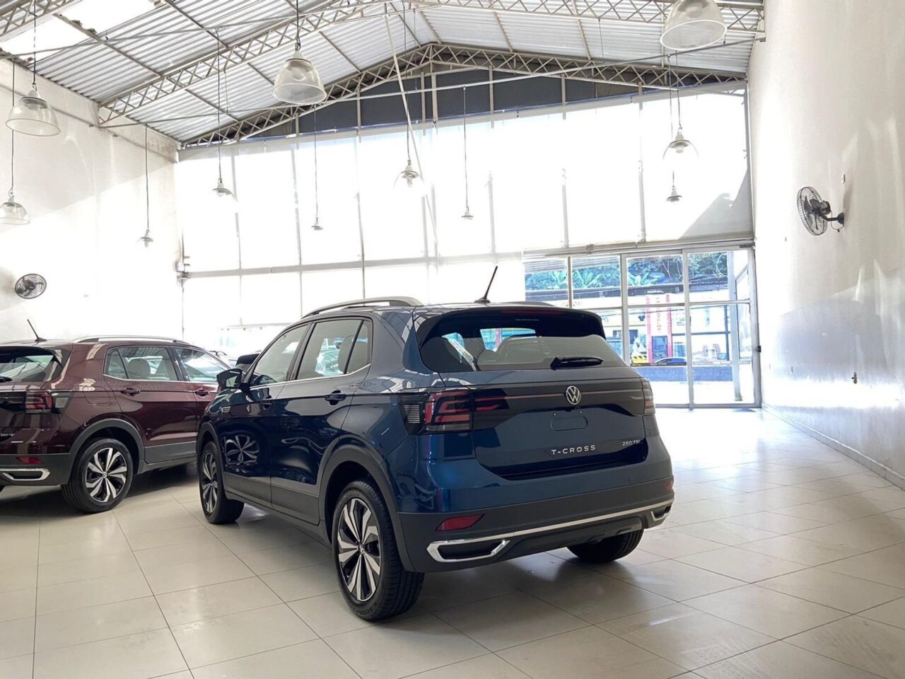 volkswagen tcross 1.4 250 tsi total flex highline automatico wmimagem09201558729 O veículo oferece um conjunto abrangente de equipamentos que redefine a experiência de dirigir um SUV moderno. Além disso, o Volkswagen T-Cross está disponível com condições excelentes para vendas diretas, direcionadas a empresas, taxistas e pessoas com deficiência (PcD)