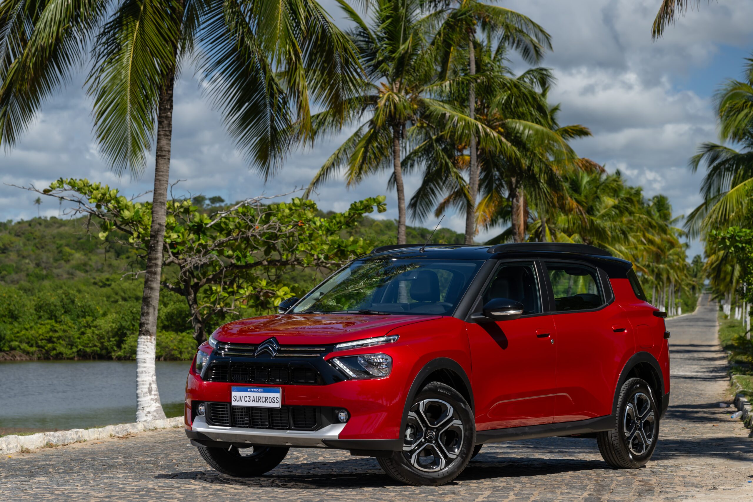 Novo SUV Citroën C3 Aircross chega às lojas em três versões e amplo pacote de itens de série. A opção de sete lugares com bancos rebatíveis e removíveis é inédita no segmento