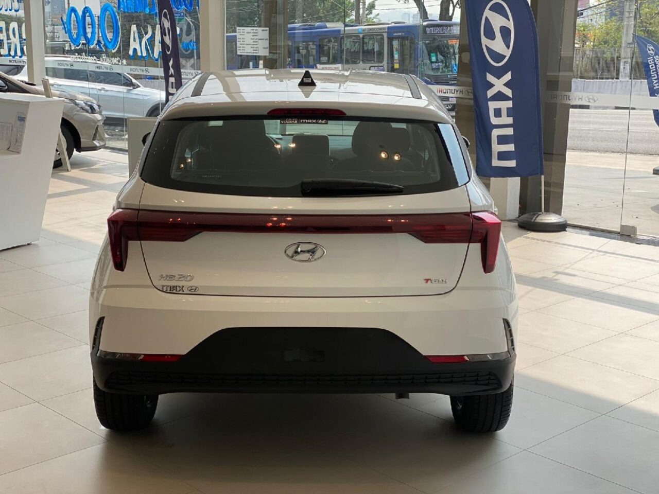 hyundai hb20 1.0 tgdi flex comfort manual wmimagem16502103359 A versão Platinum Safety, topo de linha do Hyundai HB20, apresenta um interior refinado e uma extensa lista de equipamentos, porém com um preço elevado para um hatch