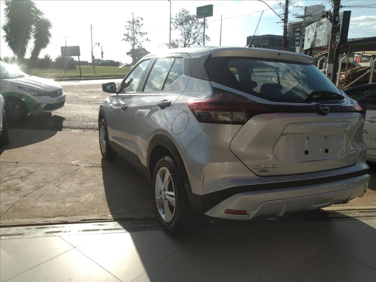 nissan kicks 1.6 16v flexstart active xtronic wmimagem10153320136 O Nissan Kicks Sense desponta como uma opção de destaque no mercado automobilístico, sobretudo devido aos seus atrativos descontos e uma excelente relação custo-benefício. Este veículo é especialmente direcionado para vendas diretas a pessoas com deficiência (PcD), que possuem elegibilidade para isenção de impostos.