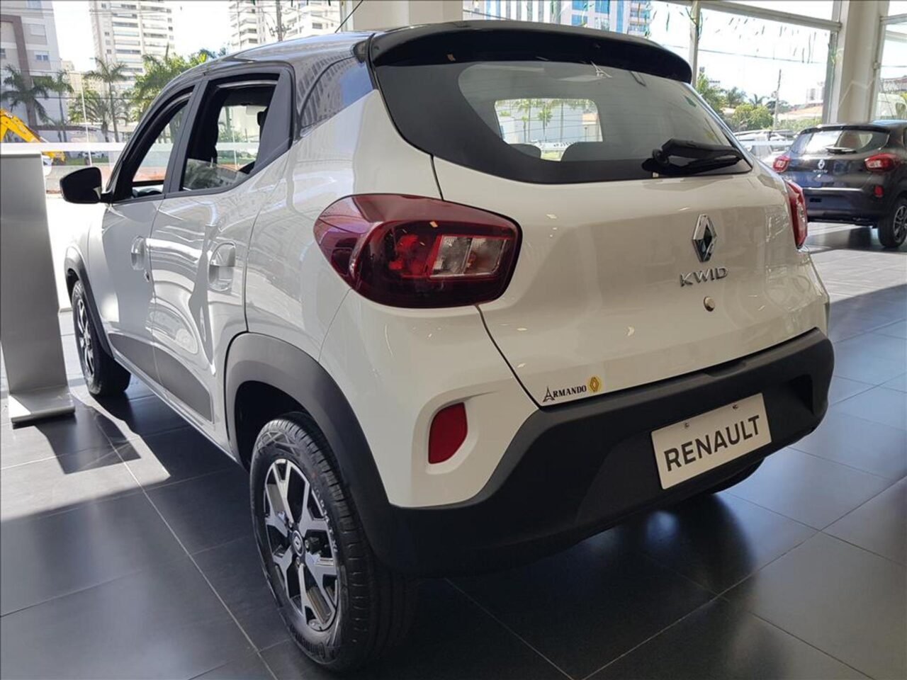 renault kwid 1.0 12v sce flex zen manual wmimagem08500343442 Equipado com uma lista abrangente de recursos e oferecendo excelente autonomia, o Renault Kwid E-Tech encontra-se atualmente em promoção, com descontos significativamente atrativos