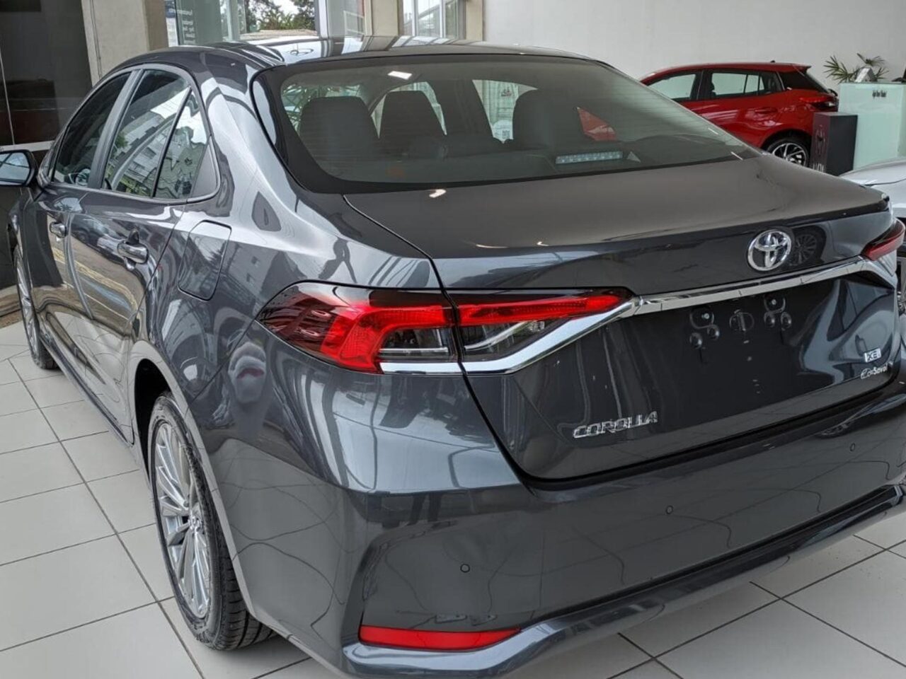 toyota corolla 2.0 vvtie flex xei direct shift wmimagem17252574615 Com um desconto atraente, o Toyota Corolla Altis Hybrid para PcD representa uma excelente opção para pessoas com deficiência. Oferece uma lista abrangente de equipamentos e um amplo espaço interno