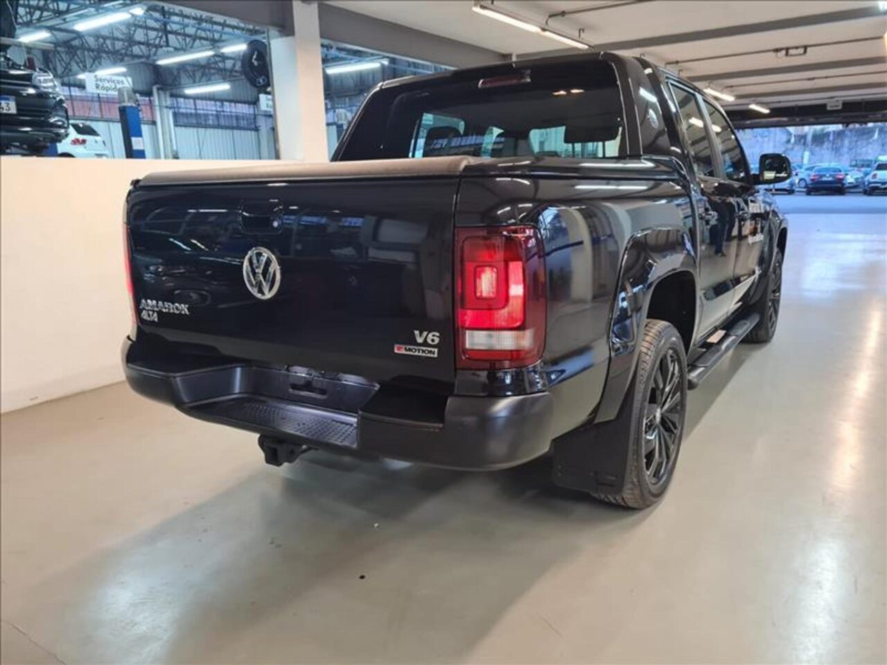 volkswagen amarok 3.0 v6 tdi diesel highline extreme cd 4motion automatico wmimagem1700591531 Com desconto generoso, a Volkswagen Amarok Extreme apresenta-se como uma opção atraente para empresas e produtores rurais