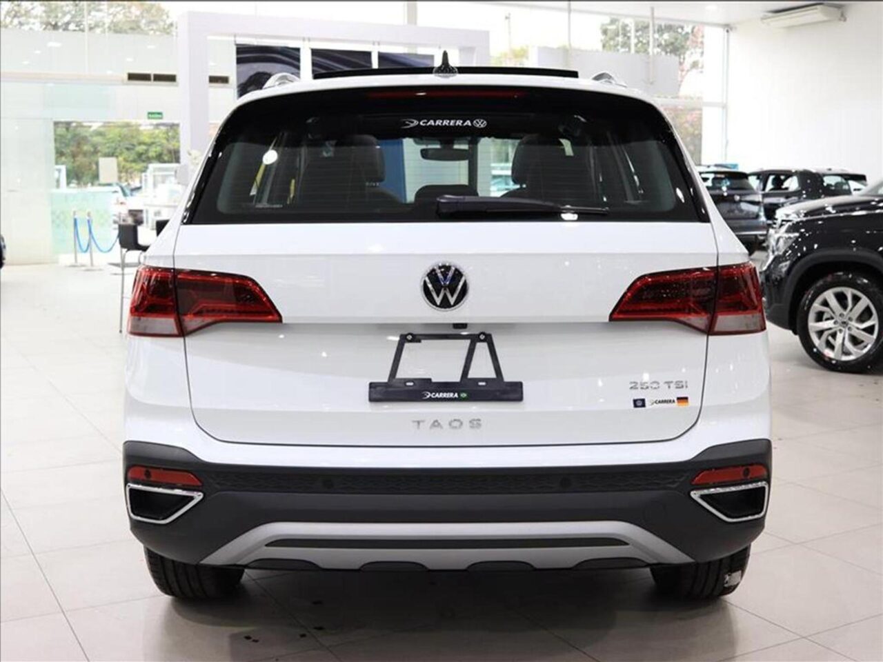 volkswagen taos 1.4 250 tsi total flex highline automatico wmimagem1420445880 A versão Comfortline do Volkswagen Taos, mesmo sendo o modelo de entrada, apresenta uma extensa relação de itens de série e oferece um desconto substancial para o público PcD (pessoas com deficiência)