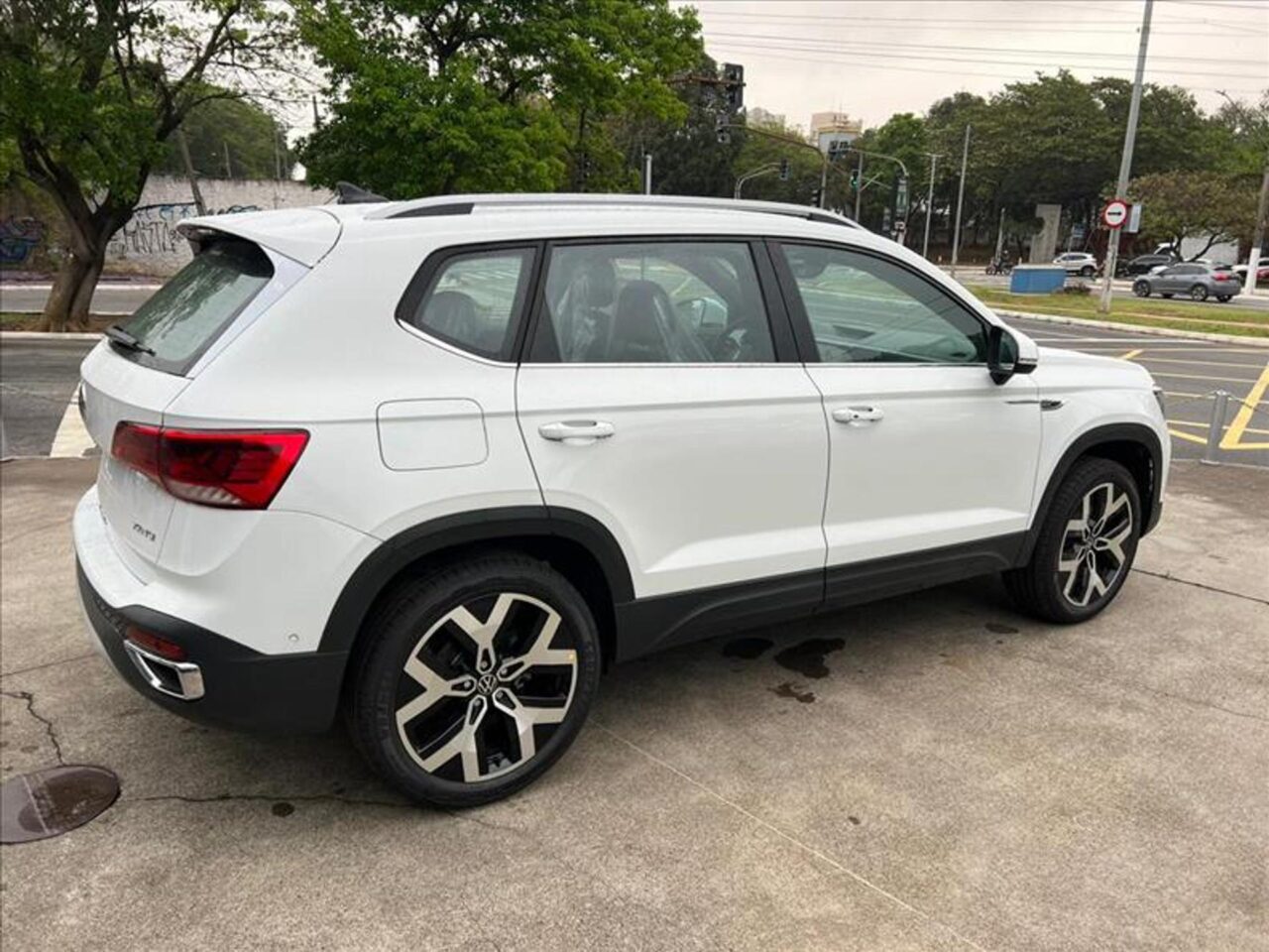 volkswagen taos 1.4 250 tsi total flex highline automatico wmimagem16253120896 Disponível em duas versões de acabamento, o Volkswagen Taos representa uma excelente oportunidade para empresas e produtores rurais durante a campanha de novembro