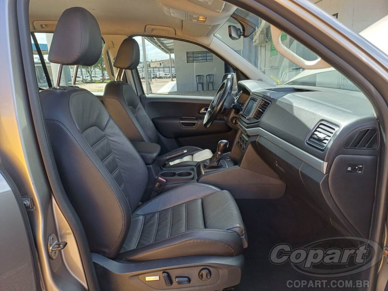 Volkswagen Amarok Highline 4Motion leilao2 O leilão do Volkswagen Amarok Highline 4Motion 2.0 TDI Biturbo de 2017 oferece a oportunidade de adquirir uma picape premium por um valor competitivo.