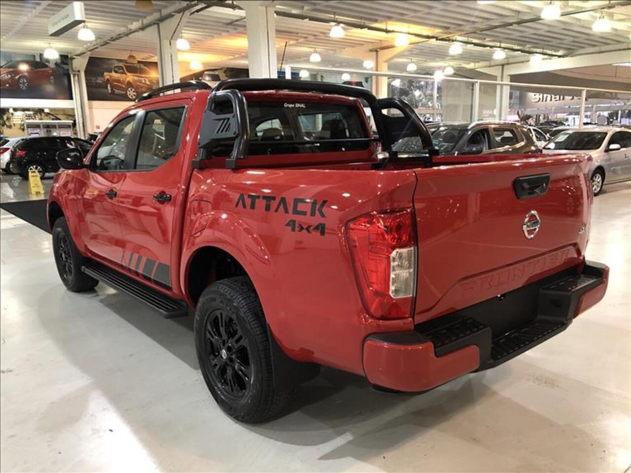 nissan frontier 2.3 16v turbo diesel attack cd 4x4 automatico wmimagem18390723298 1 Com uma excelente relação custo-benefício, a Nissan Frontier Attack apresenta um visual diferenciado e oferece uma notável capacidade de carga