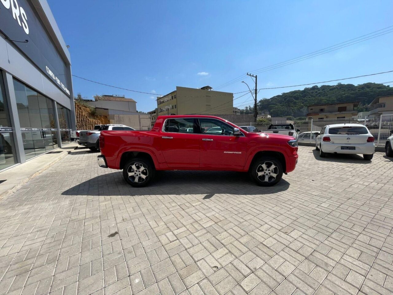 ram rampage 2.0 turbo diesel laramie 4x4 automatico wmimagem11382236536 Sendo uma versão intermediária, a Ram Rampage Laramie Diesel 2024 oferece uma lista abrangente de equipamentos e uma relação custo-benefício atrativa