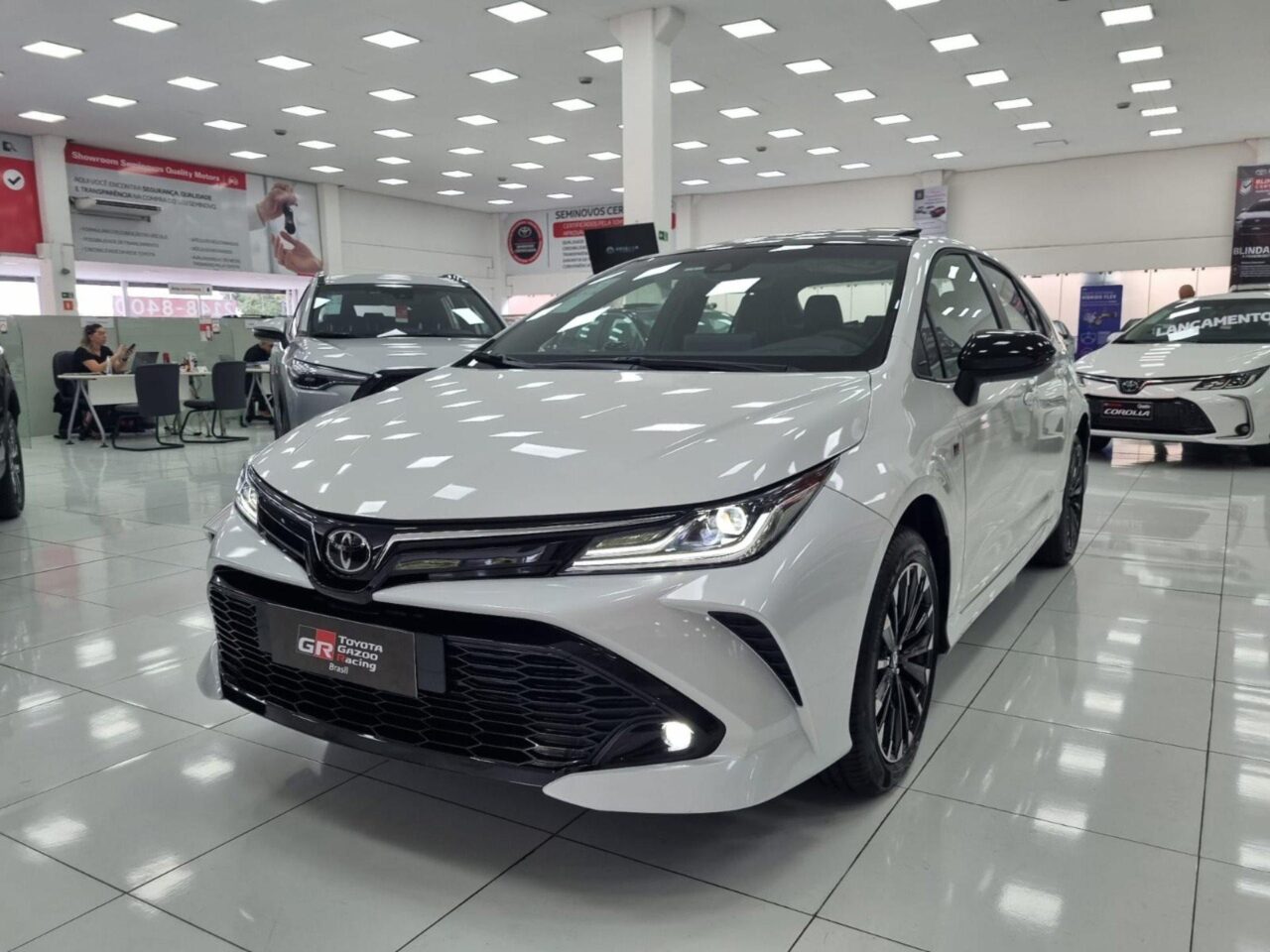 toyota corolla 2.0 vvtie flex grs direct shift wmimagem11365775936 2 Sendo uma versão esportiva, o Toyota Corolla GR-Sport 2024 apresenta um design com apelo esportivo e uma extensa lista de equipamentos