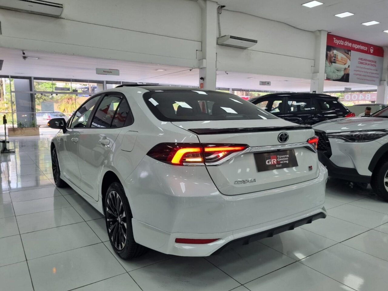 toyota corolla 2.0 vvtie flex grs direct shift wmimagem11370030926 2 Sendo uma versão esportiva, o Toyota Corolla GR-Sport 2024 apresenta um design com apelo esportivo e uma extensa lista de equipamentos