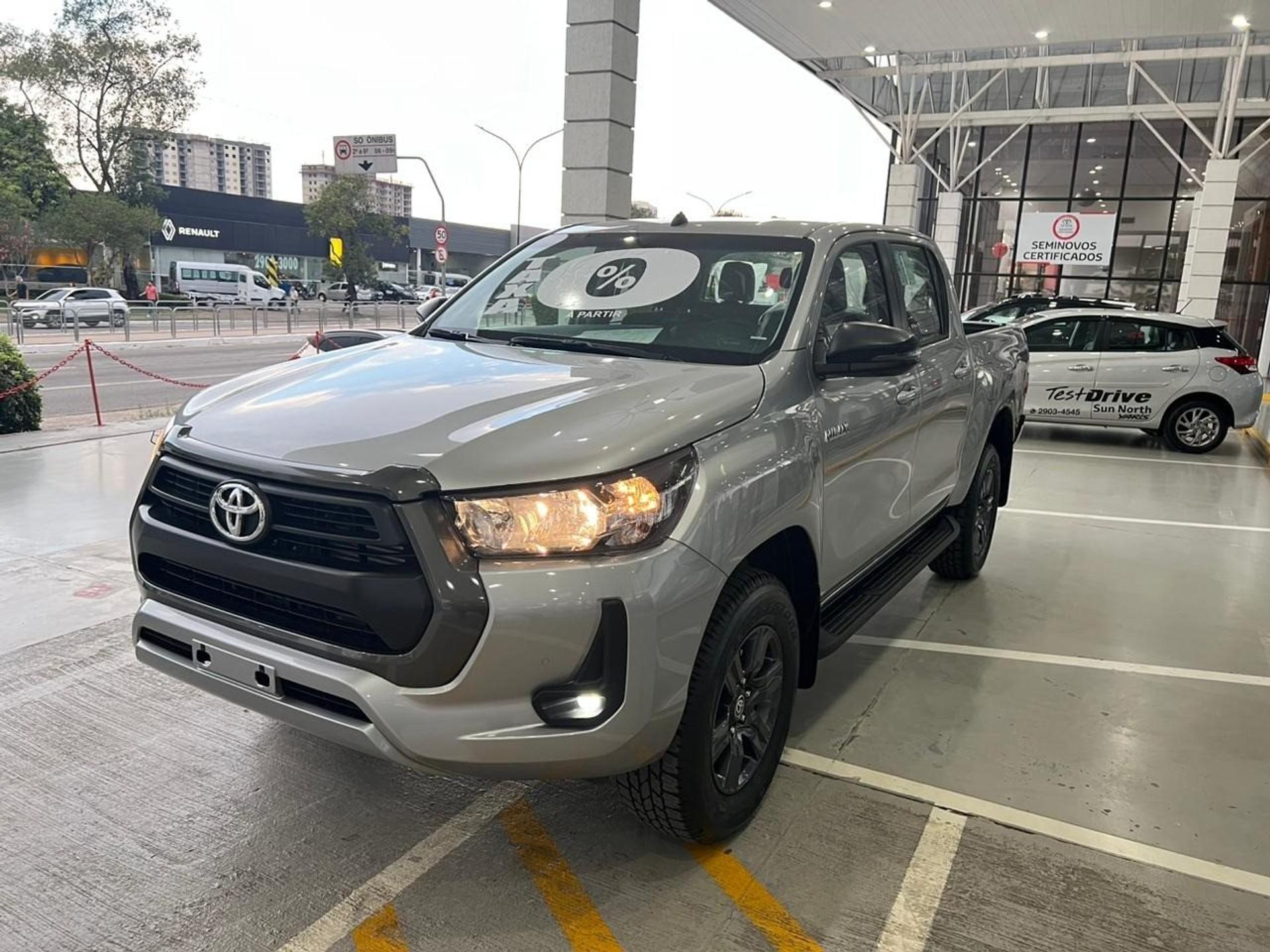 Toyota Hilux SR 2024