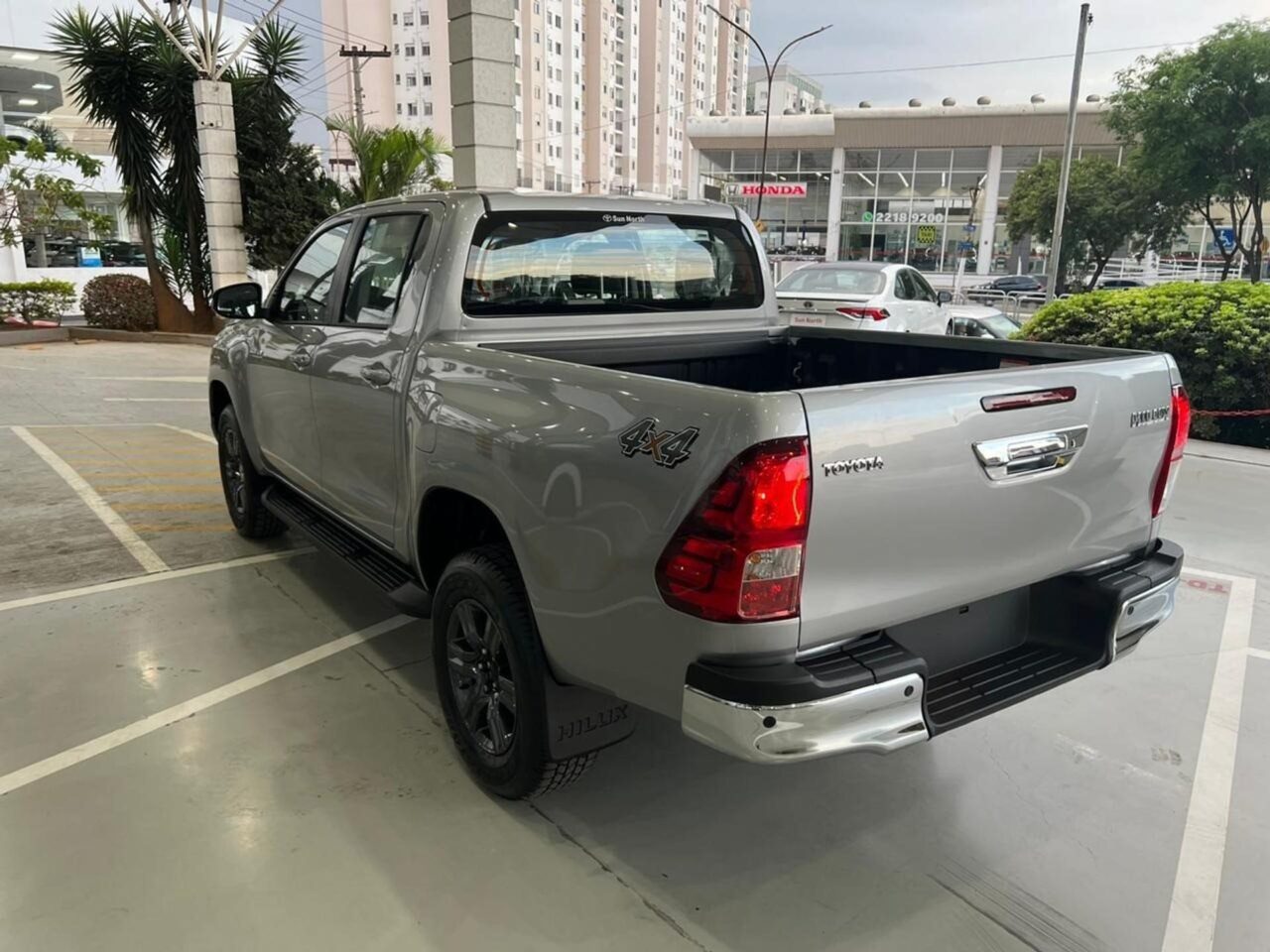 Toyota Hilux SR 2024