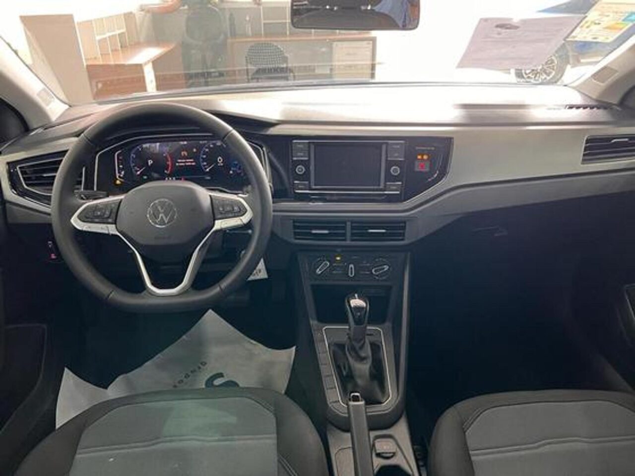 volkswagen nivus 1.0 200 tsi total flex comfortline automatico wmimagem16471094212 1 Mesmo sendo uma versão básica, o Volkswagen Nivus Comfortline possui uma lista completa de equipamentos