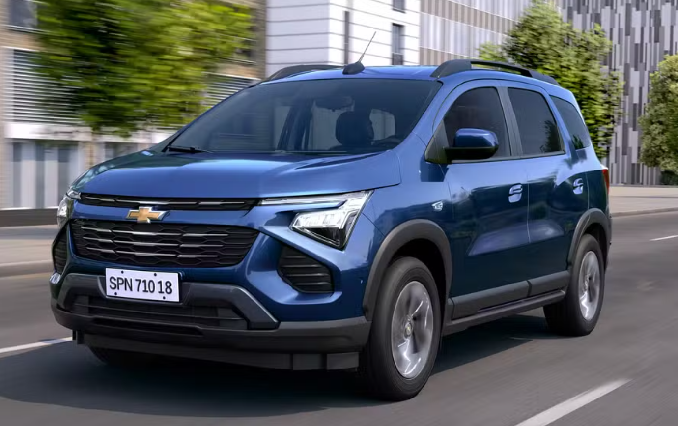 A Chevrolet define o Novo Spin 2025 como um crossover, ou seja, um carro familiar elevado, com alguns itens próprios de SUV, mas que tem conforto e dirigibilidade de uma minivan - Foto: Divulgação / GM