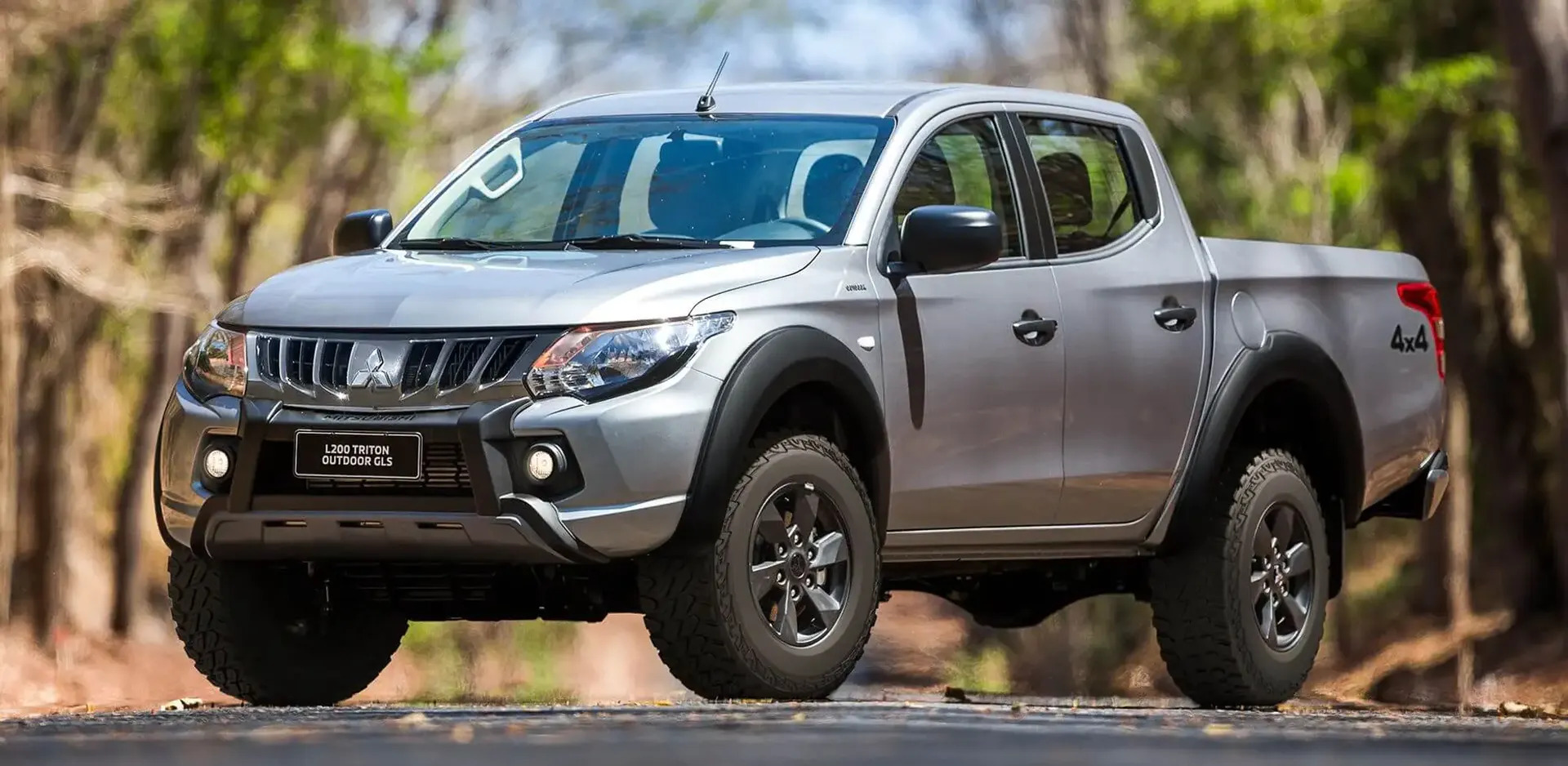 Forte, robusta e agora com novo sobrenome. A L200 Triton Outdoor GLX MT 2024 vem com o DNA 4x4 de série e traz todo o know-how que a Mitsubishi Motors tem no off-road.