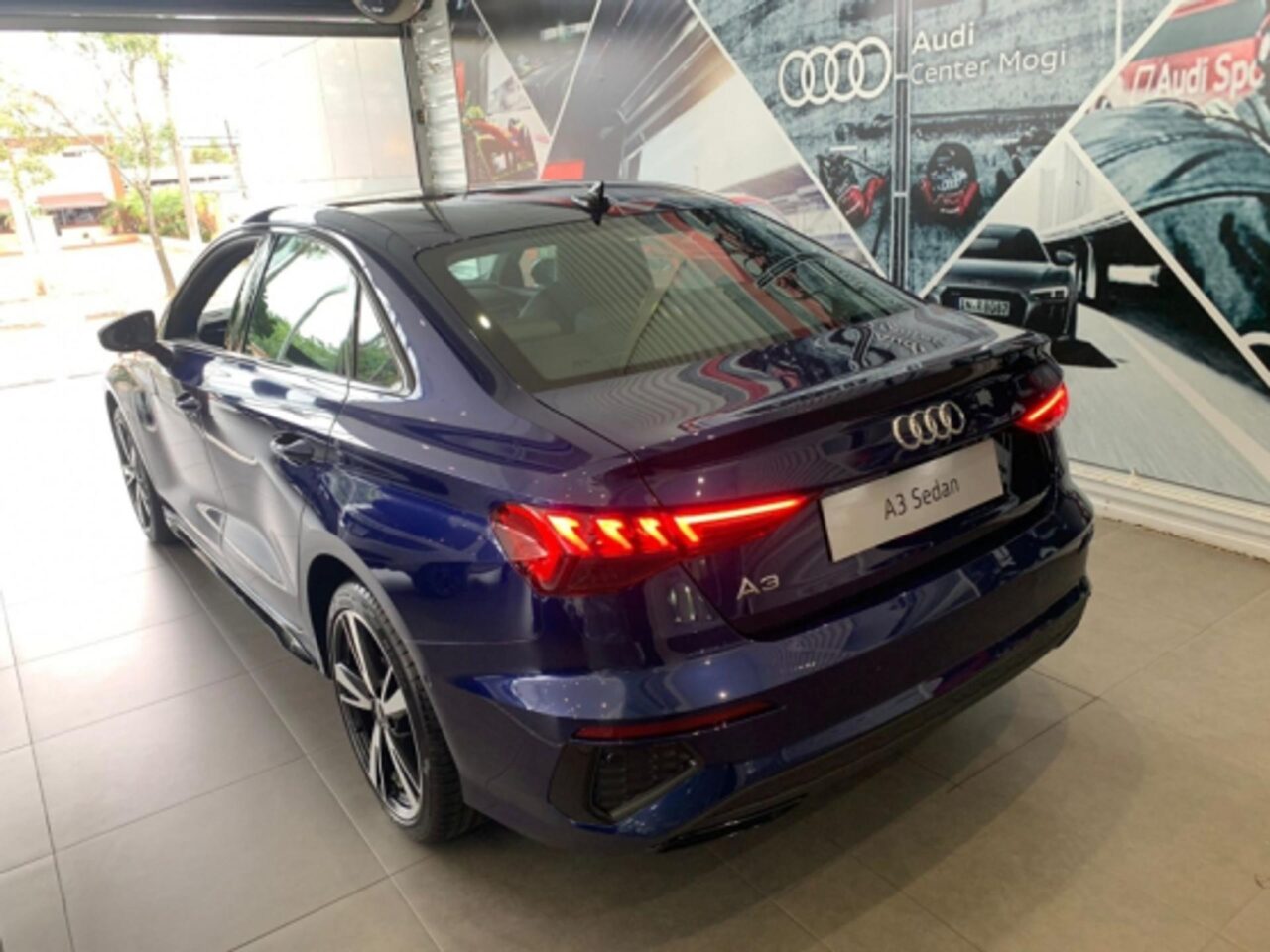 audi a3 2.0 40 tfsi mhev sedan performance black stronic wmimagem17280472879 1 Com uma extensa lista de equipamentos e um acabamento impecável, o Audi A3 Sedan S Line 2024 representa uma excelente escolha para aqueles dispostos a investir um valor considerável em um veículo