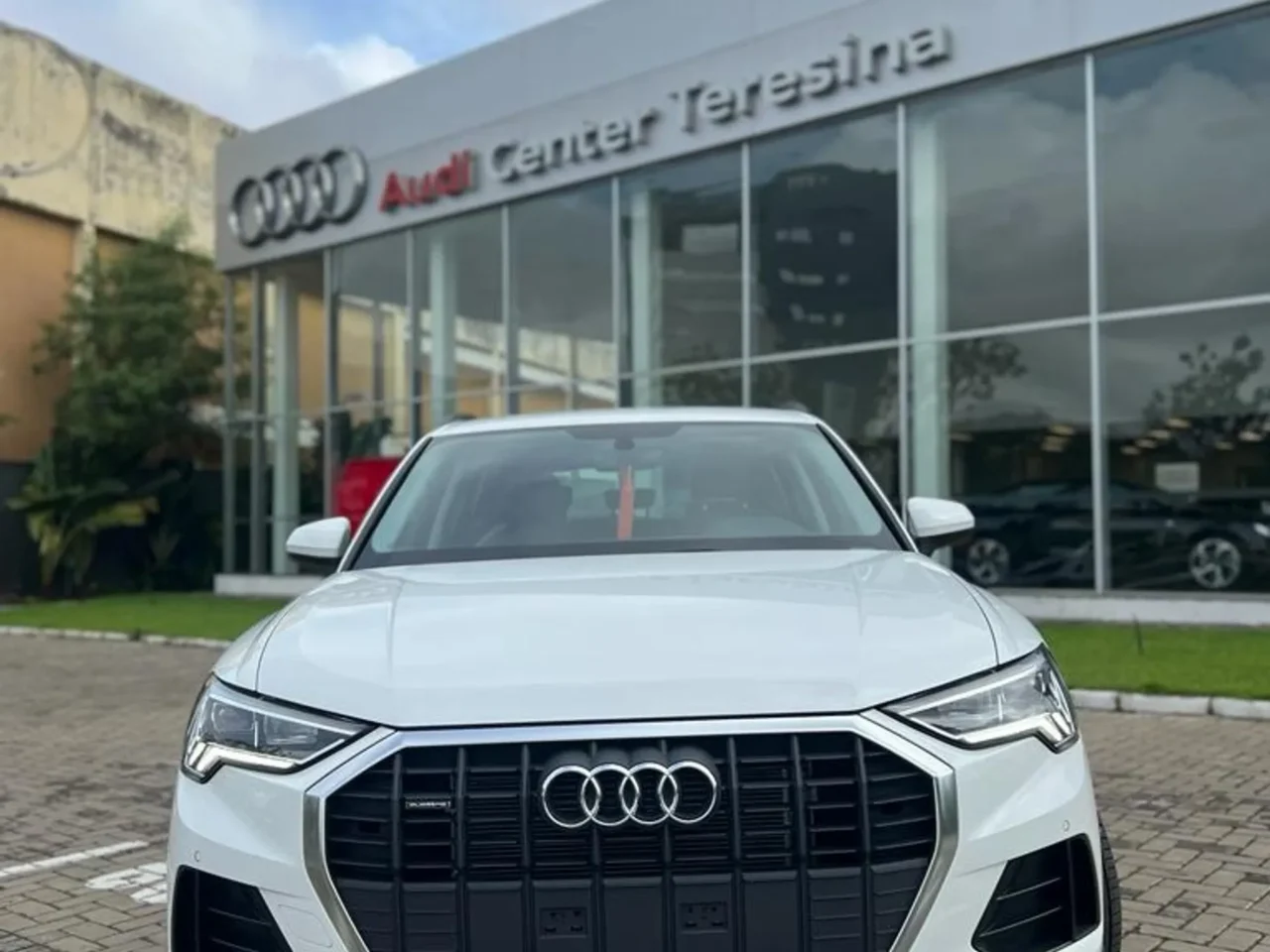 audi q3 2 0 40 tfsi gasolina prestige quattro tiptronic wmimagem18322530725 Com bom desempenho e excelente acabamento, o Audi Q3 Prestige TFSi Quattro 2024 possui muitos atrativos, mas seu preço é intimidador