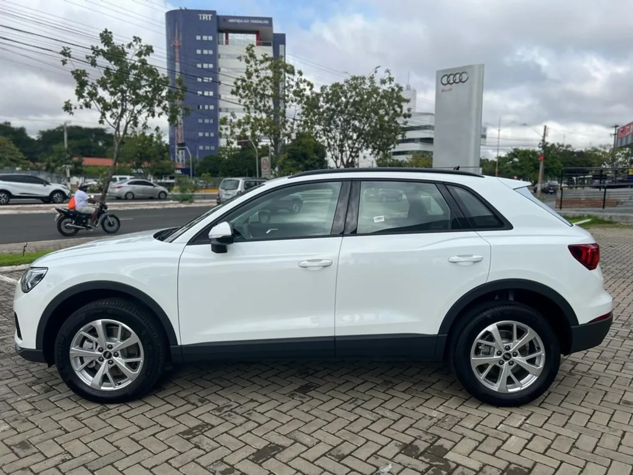 audi q3 2 0 40 tfsi gasolina prestige quattro tiptronic wmimagem18322567971 Com bom desempenho e excelente acabamento, o Audi Q3 Prestige TFSi Quattro 2024 possui muitos atrativos, mas seu preço é intimidador