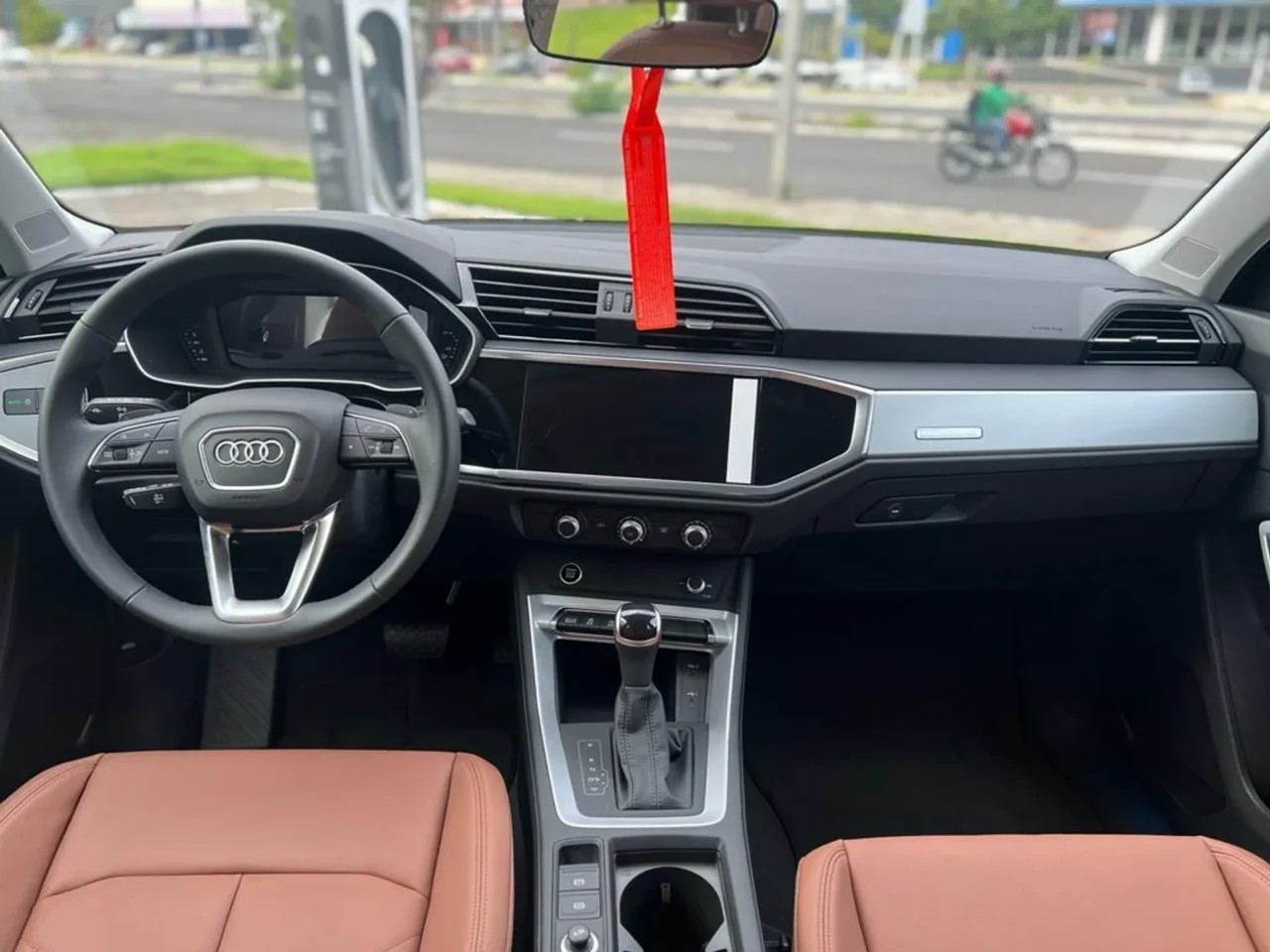 audi q3 2 0 40 tfsi gasolina prestige quattro tiptronic wmimagem18322648738 1 Com bom desempenho e excelente acabamento, o Audi Q3 Prestige TFSi Quattro 2024 possui muitos atrativos, mas seu preço é intimidador