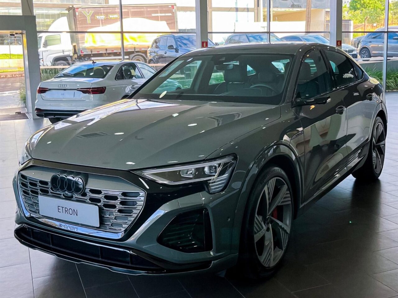 audi q8 etron 55 eletrico sportback launch edition quattro wmimagem17201518274 1 Com bom desempenho e excelente acabamento, o Audi Q3 Prestige TFSi Quattro 2024 possui muitos atrativos, mas seu preço é intimidador