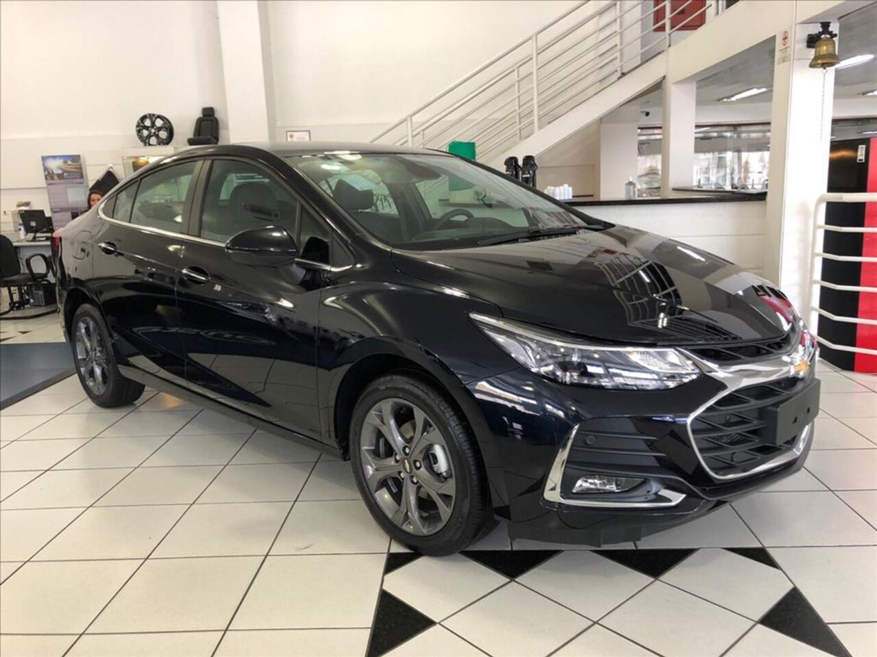 chevrolet cruze 1.4 turbo ltz 16v flex 4p automatico wmimagem1423136449 Com uma lista abrangente de equipamentos e um espaçoso interior, o Chevrolet Cruze Premier representa uma excelente opção no mercado