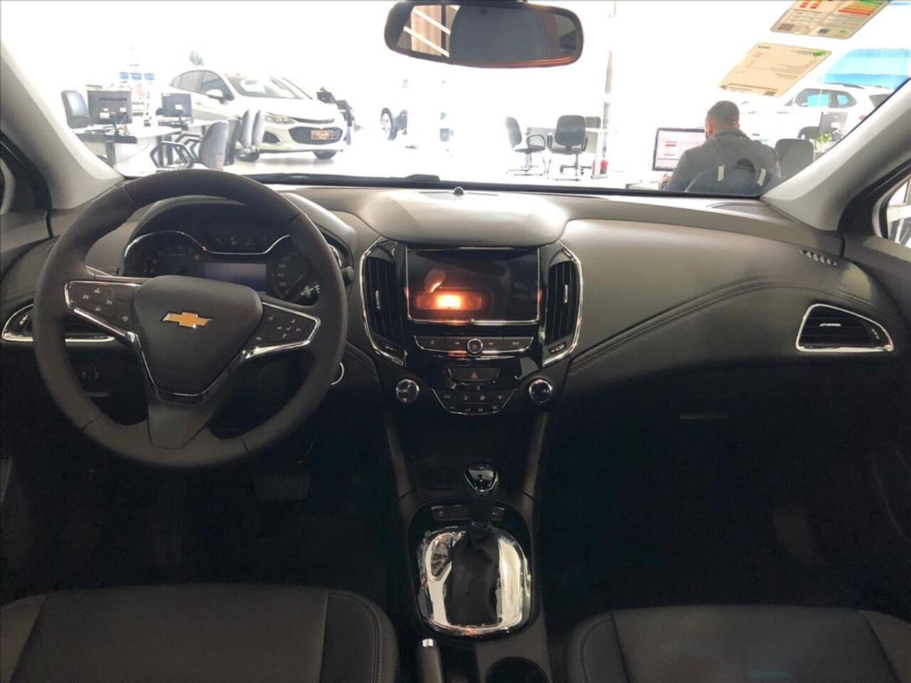 chevrolet cruze 1.4 turbo ltz 16v flex 4p automatico wmimagem14234990626 Com uma lista abrangente de equipamentos e um espaçoso interior, o Chevrolet Cruze Premier representa uma excelente opção no mercado