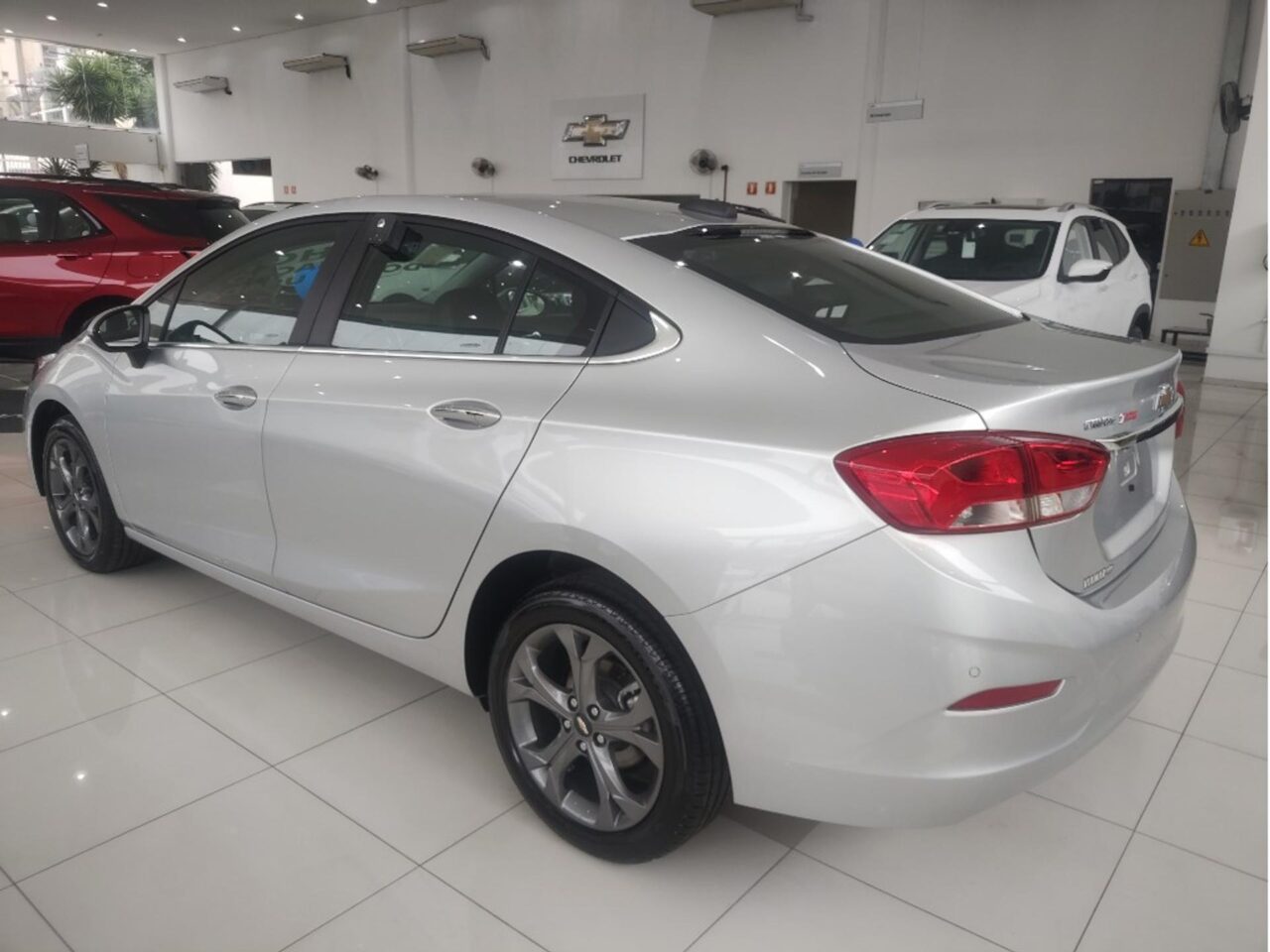 chevrolet cruze 1.4 turbo ltz 16v flex 4p automatico wmimagem15562968348 Com uma lista abrangente de equipamentos e um espaçoso interior, o Chevrolet Cruze Premier representa uma excelente opção no mercado